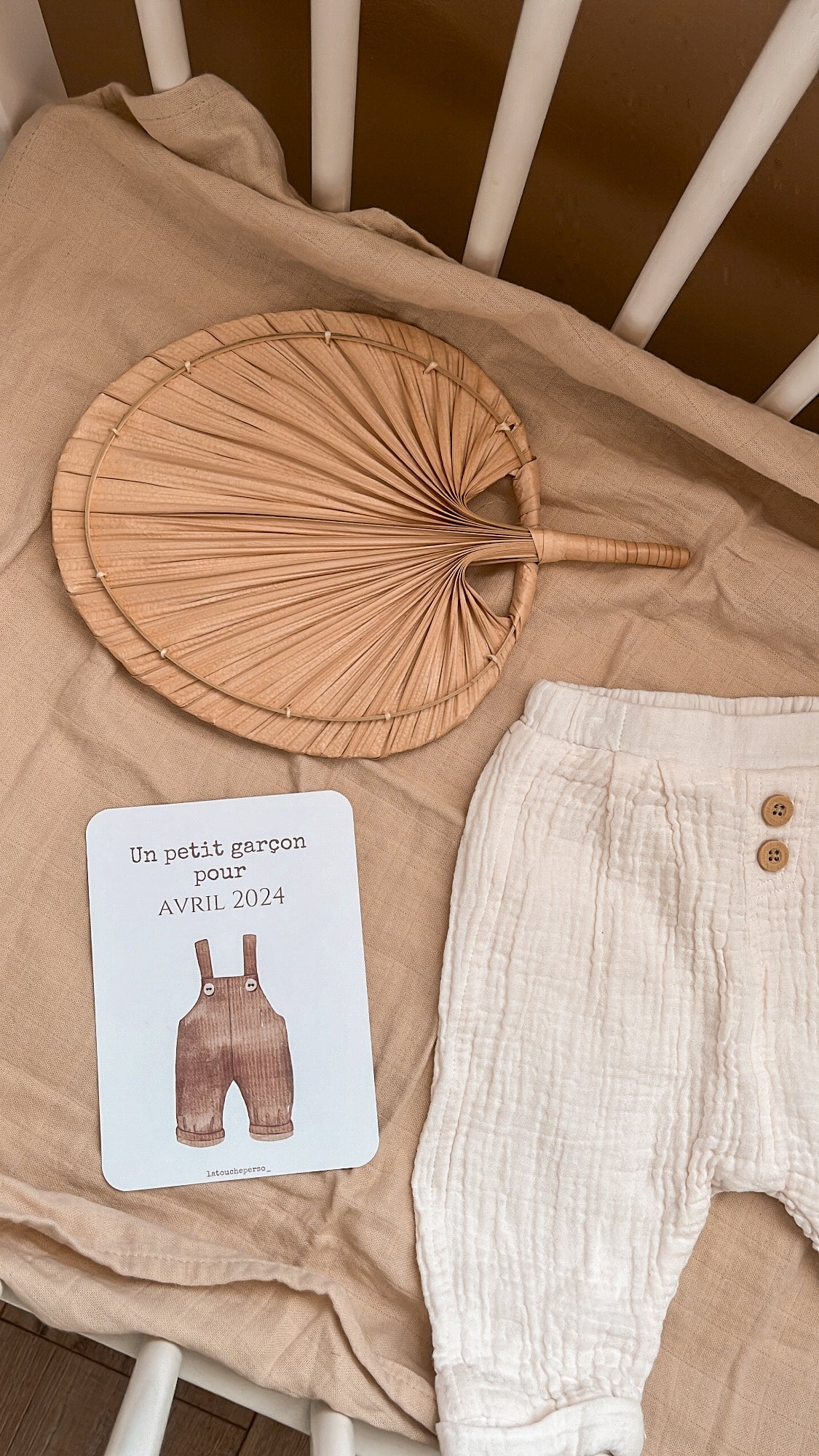 Carte un petit garçon pour - Modèle salopette marron