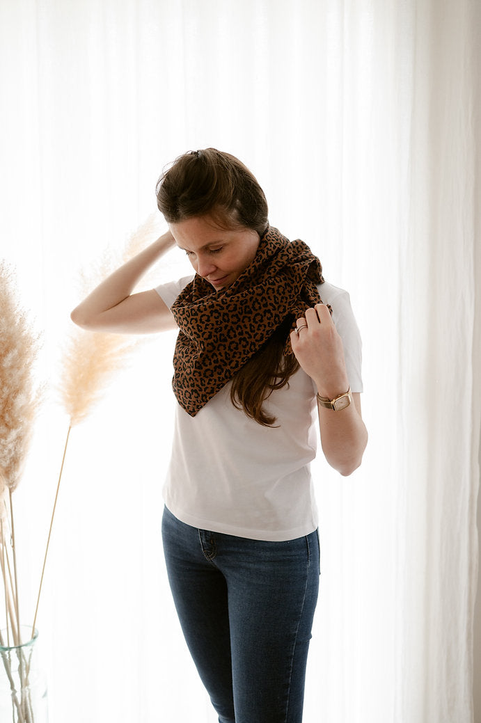 GRAND Foulard LÉOPARD Marron en gaze de coton