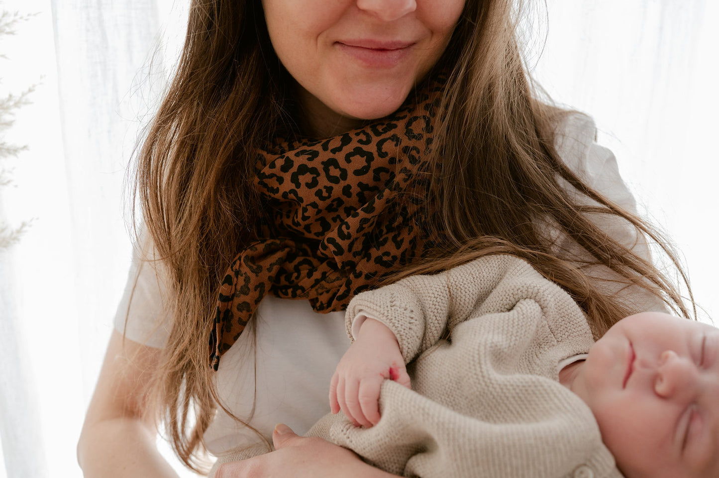 GRAND Foulard LÉOPARD Marron en gaze de coton