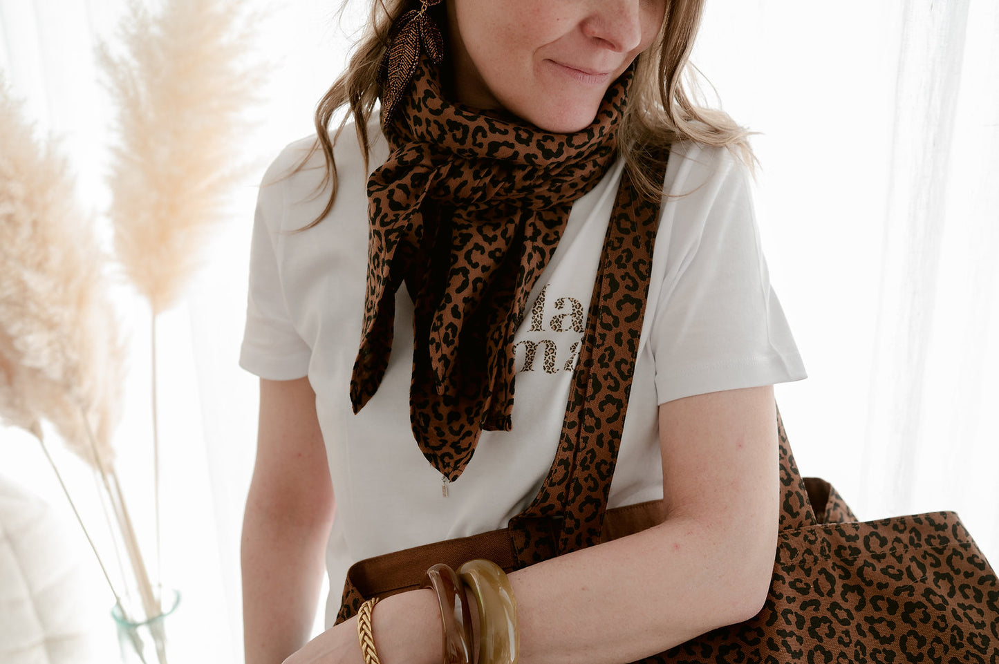 GRAND Foulard LÉOPARD Marron en gaze de coton